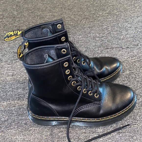 Dr marten air wair size 6 us women’s - Picture 3 of 6